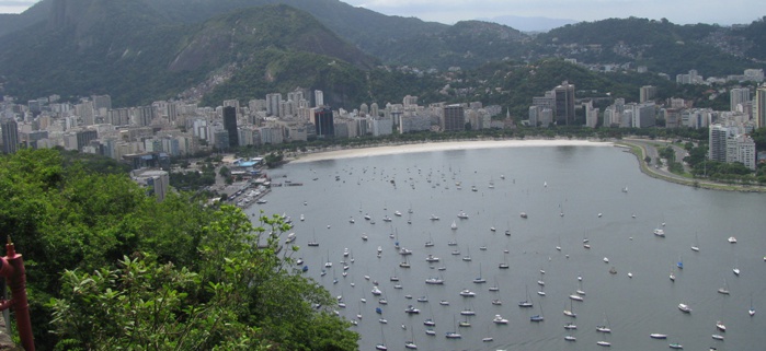 La propreté de l'eau de la baie de Guanabara fait polémique: À Rio, «les athlètes vont littéralement nager dans de la merde humaine»