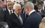 Netanyahu et Abbas se serrent la main aux funérailles de Peres