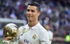 Espagne: Cristiano Ronaldo présente son 4ème Ballon d'OR à Bernabeu((vidéo)