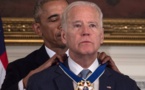 Barack Obama émeut Joe Biden jusqu'aux larmes en lui remettant la médaille de la liberté