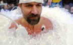 Rencontrez « Iceman », l’homme qui reste sous un bain de glaces sans vêtements pendant 1h: photos