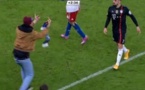 Vidéo: Franck Ribéry agressé sur la pelouse par un supporter. Regardez