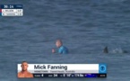 VIDEO: Ce surfeur est attaqué par un requin en pleine finale du J-Bay Open 2015