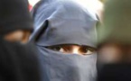 Vers l’Interdiction de la burqa : Une voilée en burqa s’y oppose et convoque la sourate «Al Ahzab»