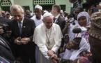 Visite en Centrafrique: Le pape François à la mosquée de Bangui