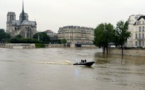 INONDATIONS: La France les pieds dans l'eau, la Seine en crue à Paris